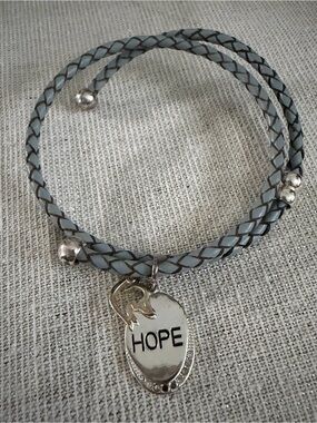 'Hope' Silver Charm Braided Wrap Bracelet - Light Gray